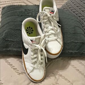 Nike White and Black Sneakers Classic Design